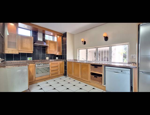 3 BEDROOM DUPLEX RENTED IN ESSENWOOD
